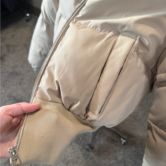 Women’s  beige Puffer Jacket cropped wide elastic waist band - Picture 5 of 7